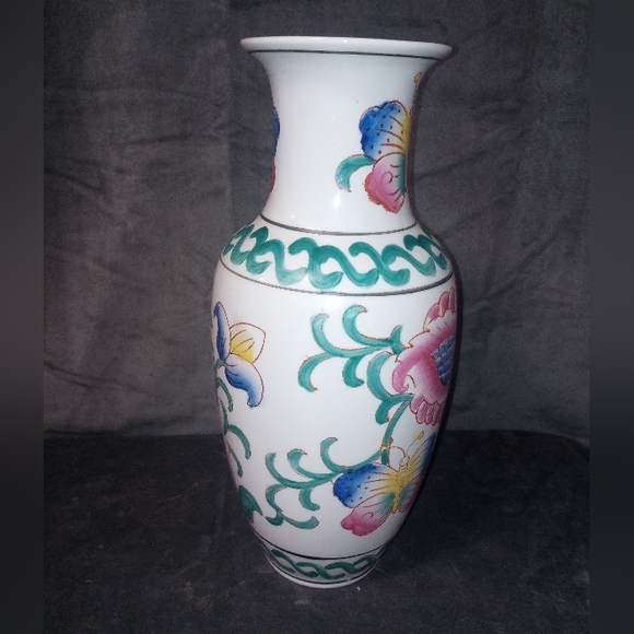 Vintage Chinoiserie Floral & Butterflies Ceramic Vase w Pink Green Accents EUC - Picture 4 of 11
